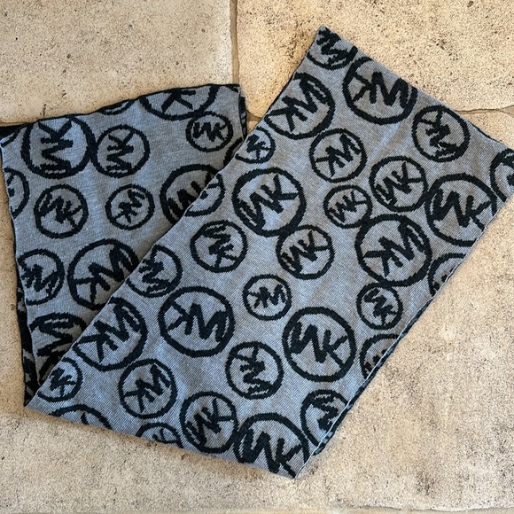 Michael Kors 🔥 Logo Scarf Reversible Winter Warm - Picture 4 of 4